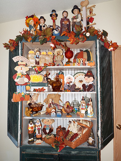 Thanksgiving Decorations - The Holiday Hutch